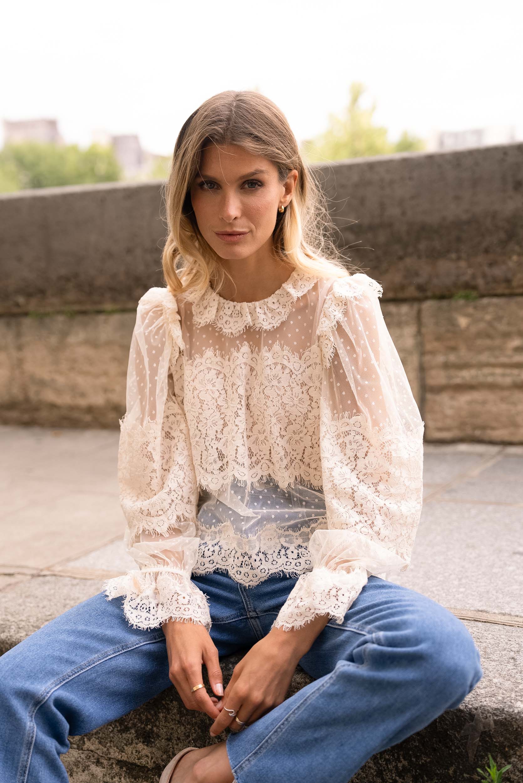 Blouse col claudine en dentelle