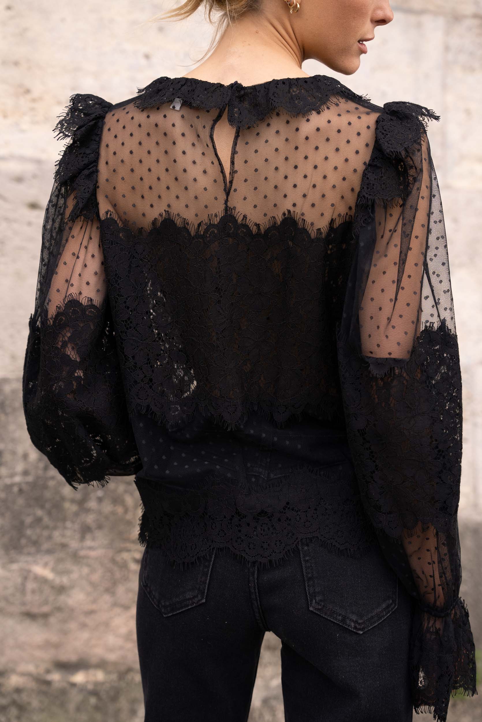 Blouse col claudine en dentelle