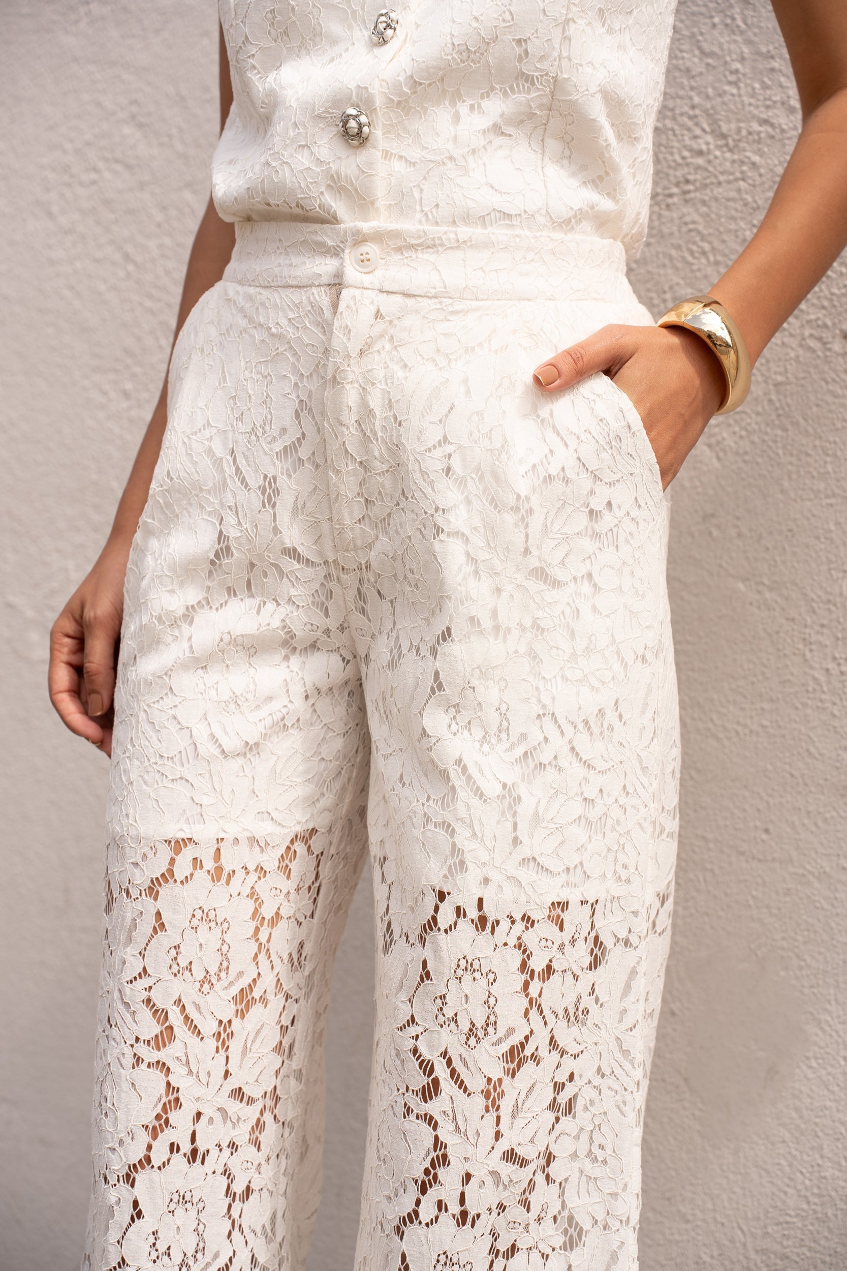 Pantalon tailleur en dentelle