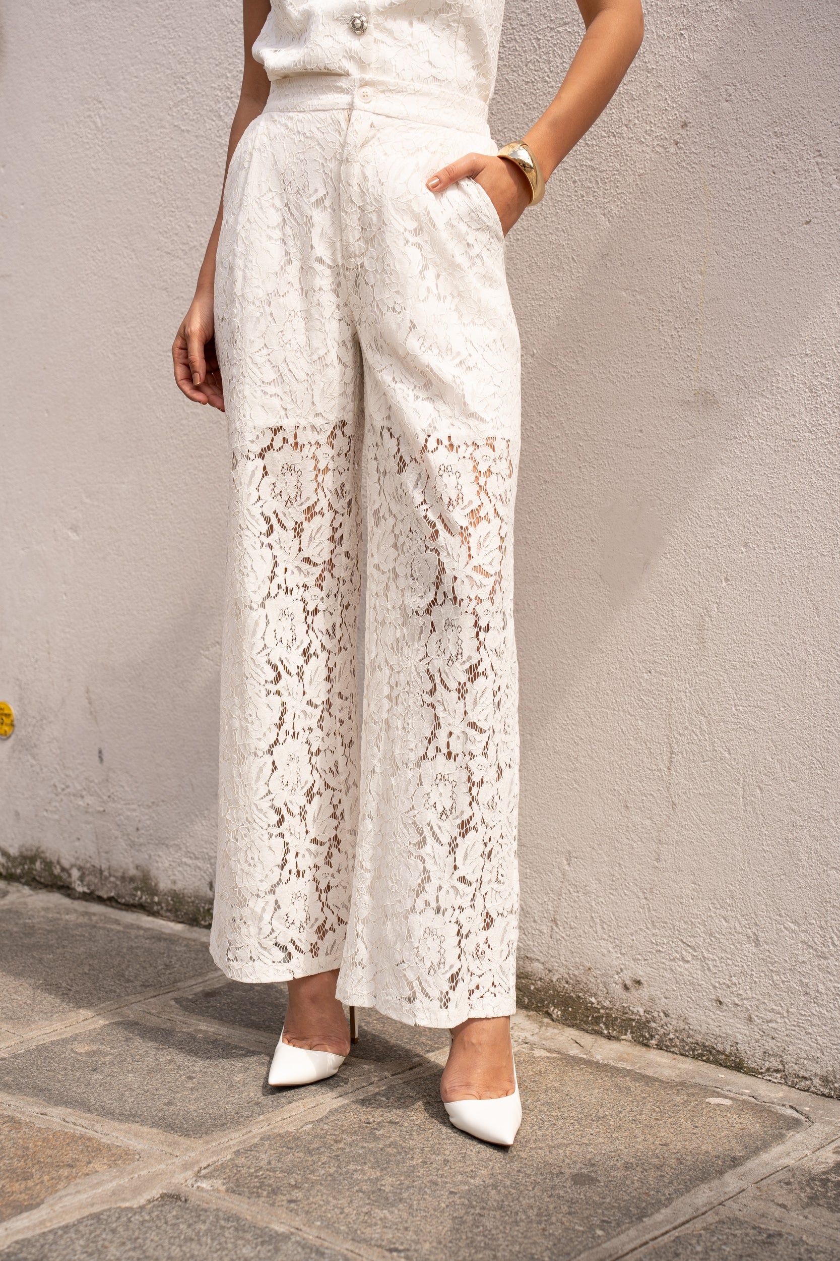 Pantalon tailleur en dentelle