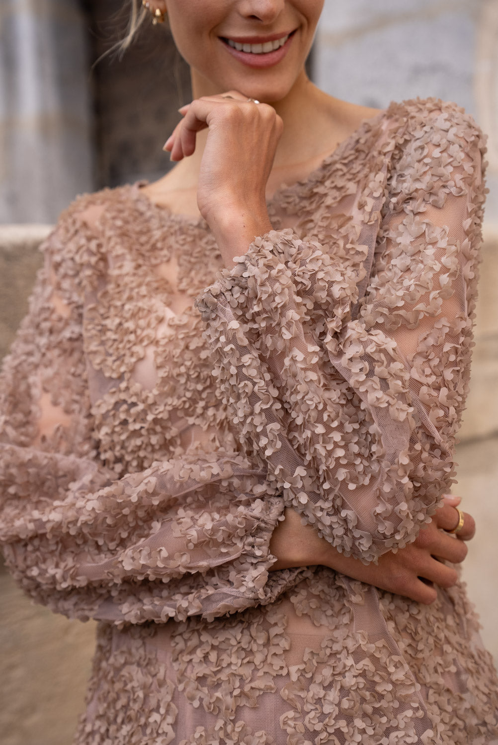 Blouse dentelle à rosaces