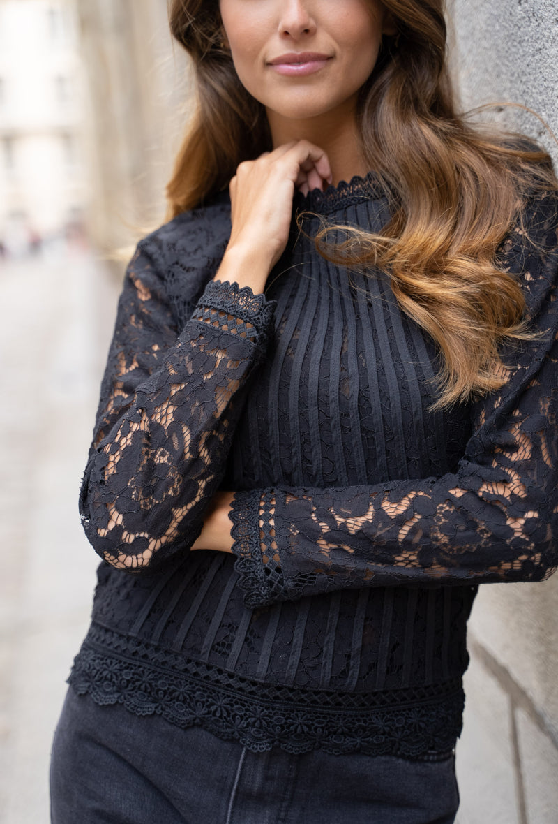 Blouse Tiffany en dentelle à bordures