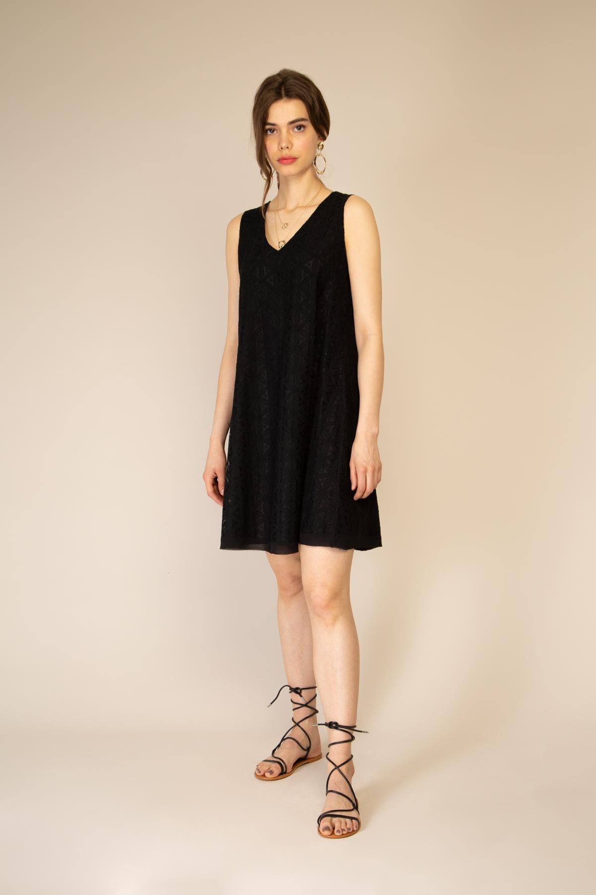 Robe trapèze en dentelle sans manches
