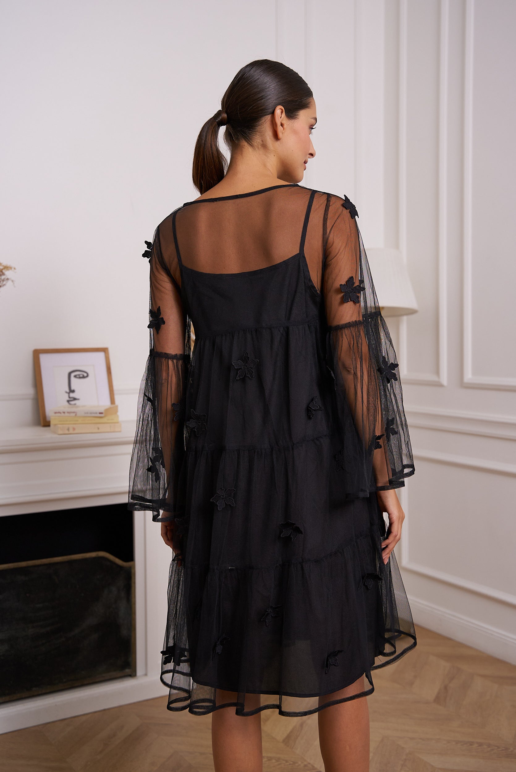 Robe en tulle à fleurs brodées