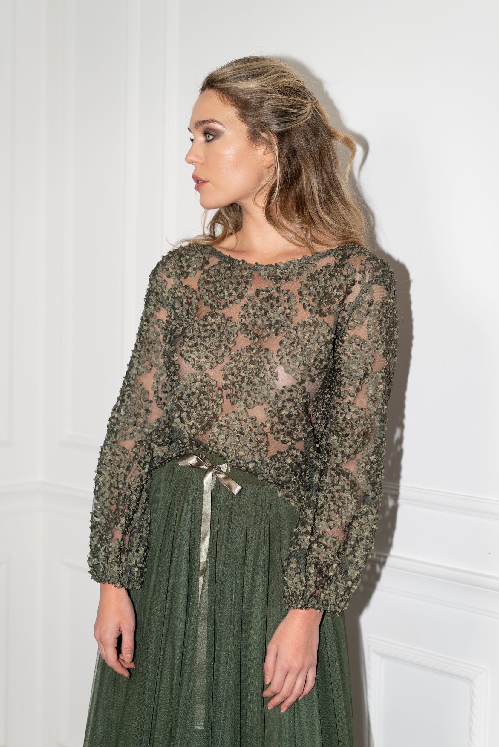 Blouse dentelle à rosaces