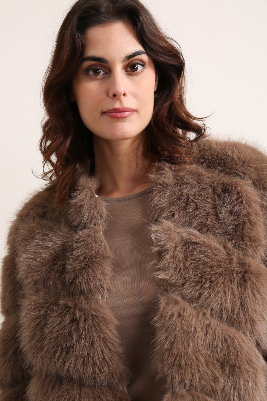 Veste courte en fausse fourrure Paula