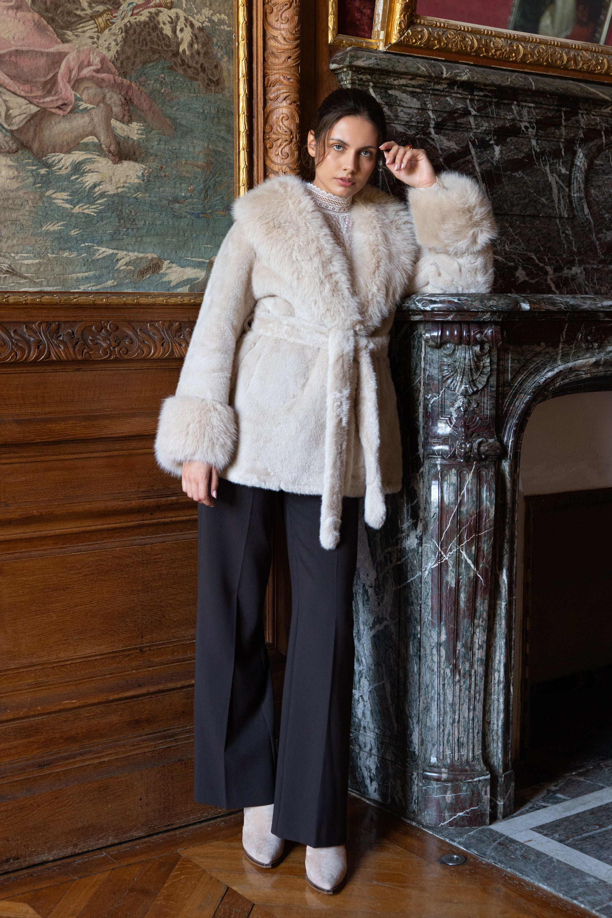 Manteau Belinda en fausse fourrure grand col