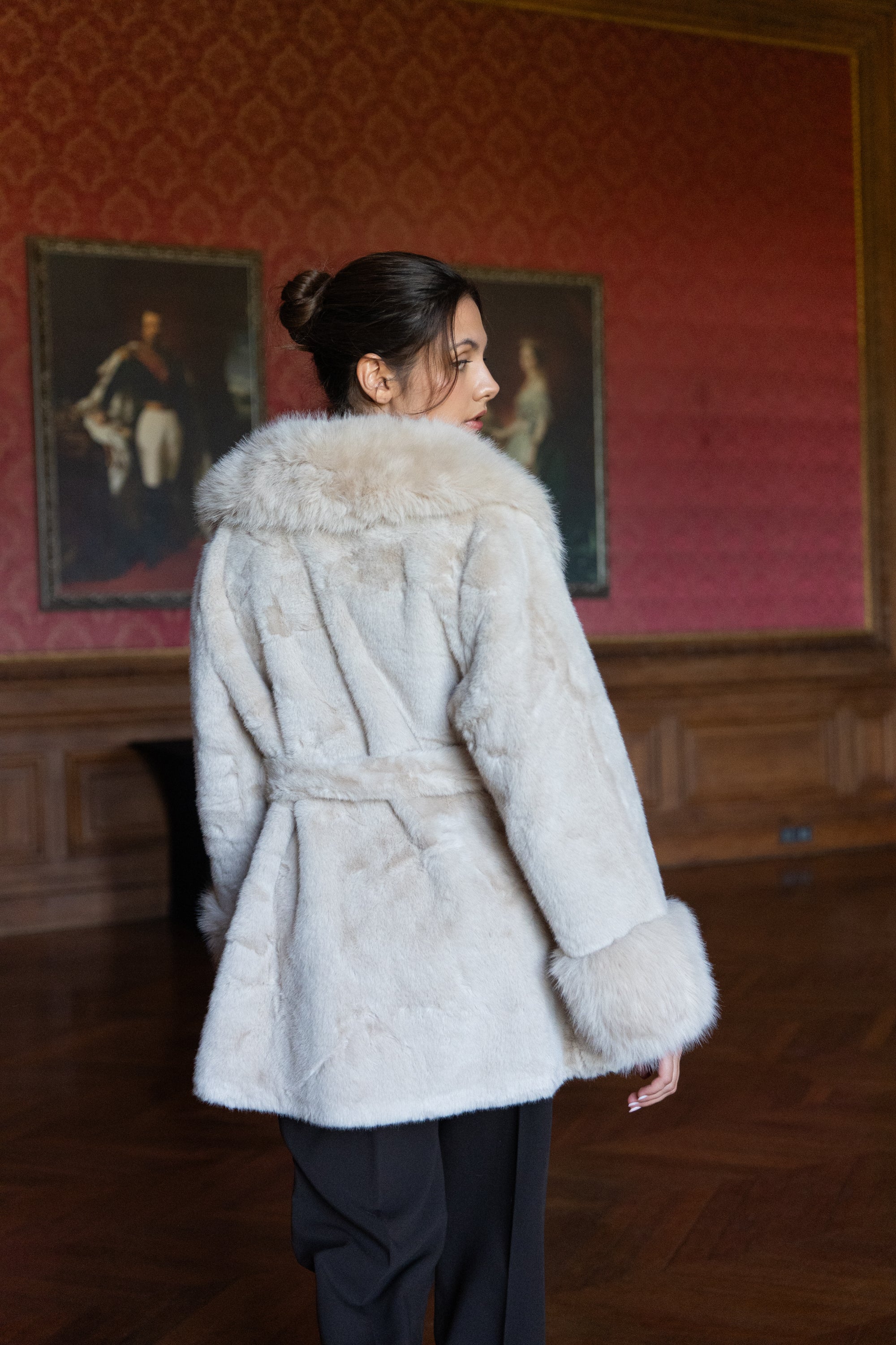 Manteau Belinda en fausse fourrure grand col