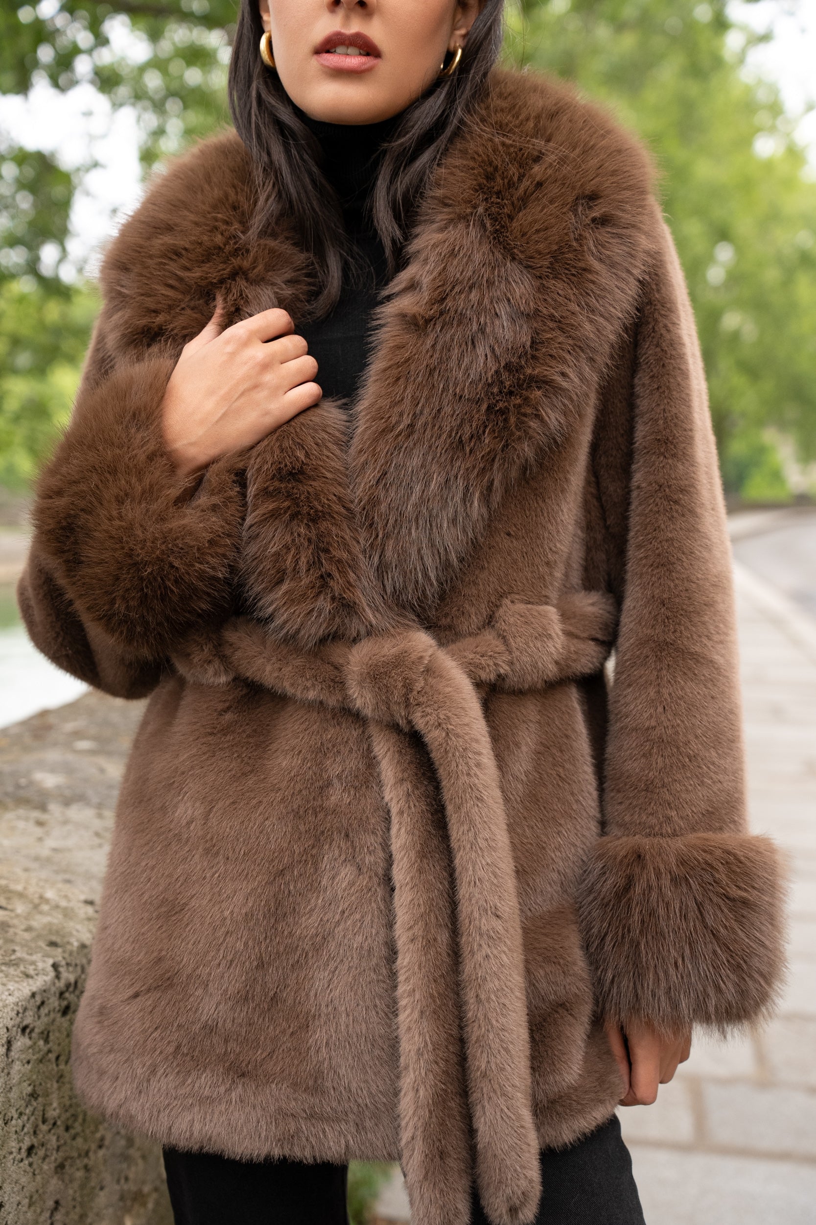 Manteau Belinda en fausse fourrure grand col