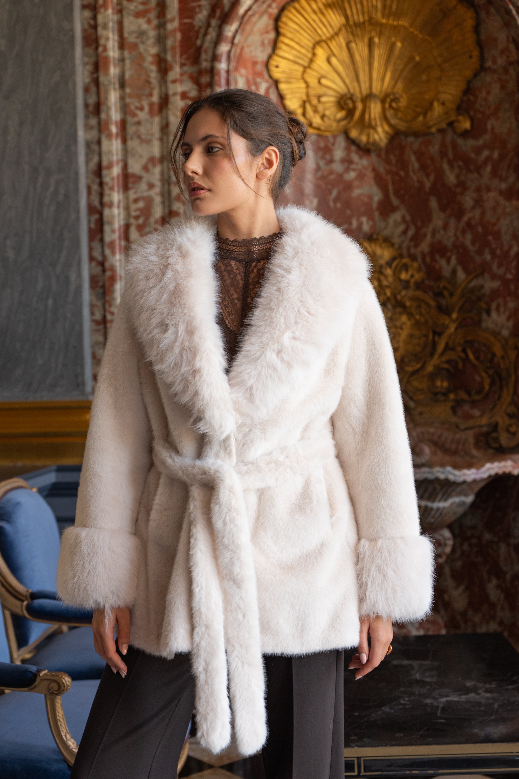 Manteau Belinda en fausse fourrure grand col